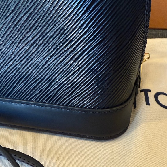 Louis Vuitton Alma Backpackck - Picture 12 of 12